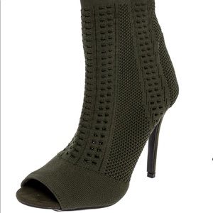OLIVE KNIT SOCK HEEL
